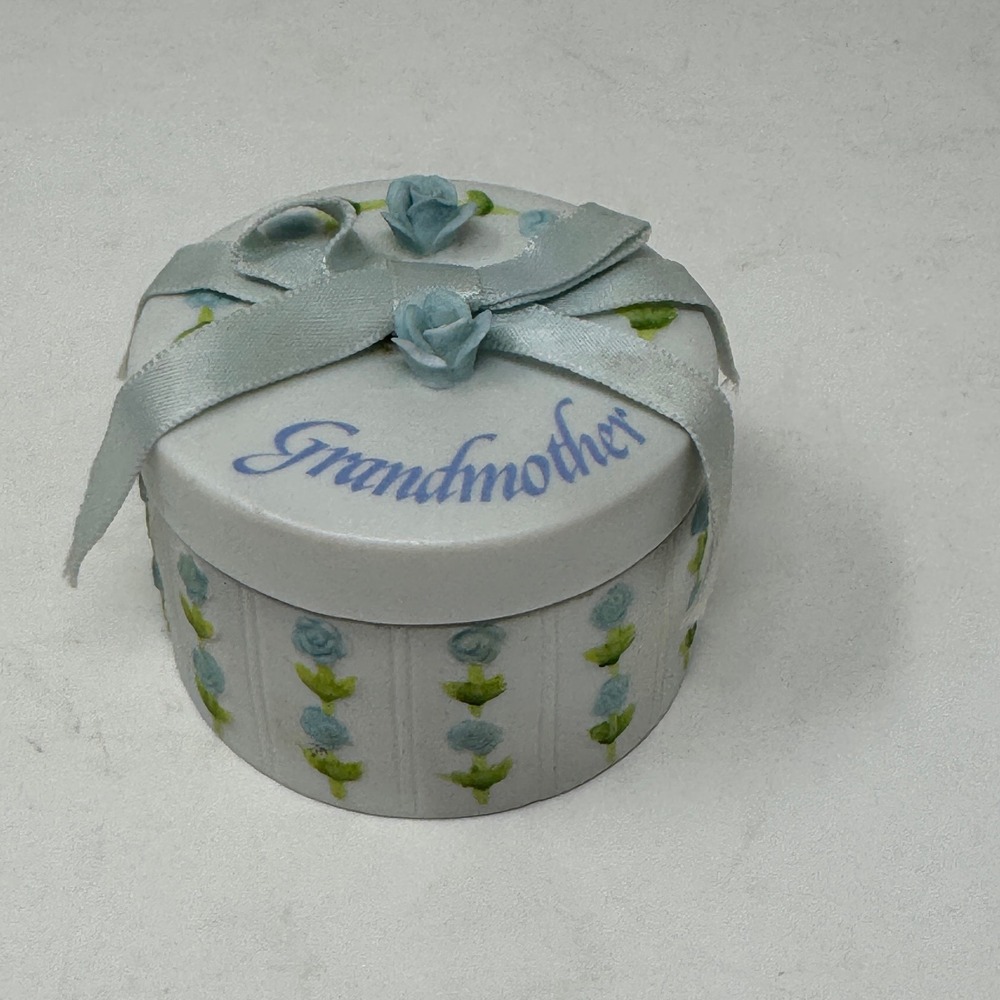 Vintage 1983 Enesco Grandmother Ceramic Trinket Box Blue Roses Floral Ribbon